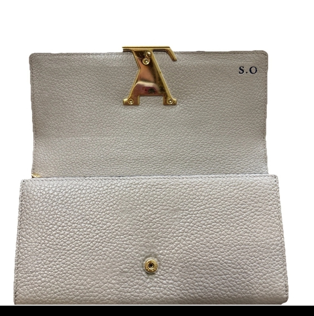 Certified Authentic Louis Vuitton Cream Leather Wallet with Gold LV Logo - Picture 4 of 11